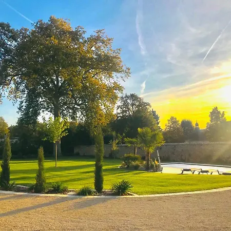 Les De La Varenne - D'hotes Bed & Breakfast 3*