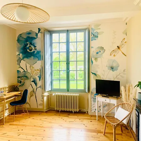 Les De La Varenne - D'hotes Bed & Breakfast 3*